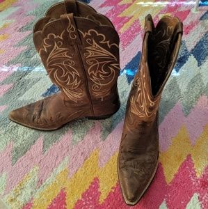Ariat women cowboy boots